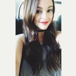 Meet your Posher, Caitlin